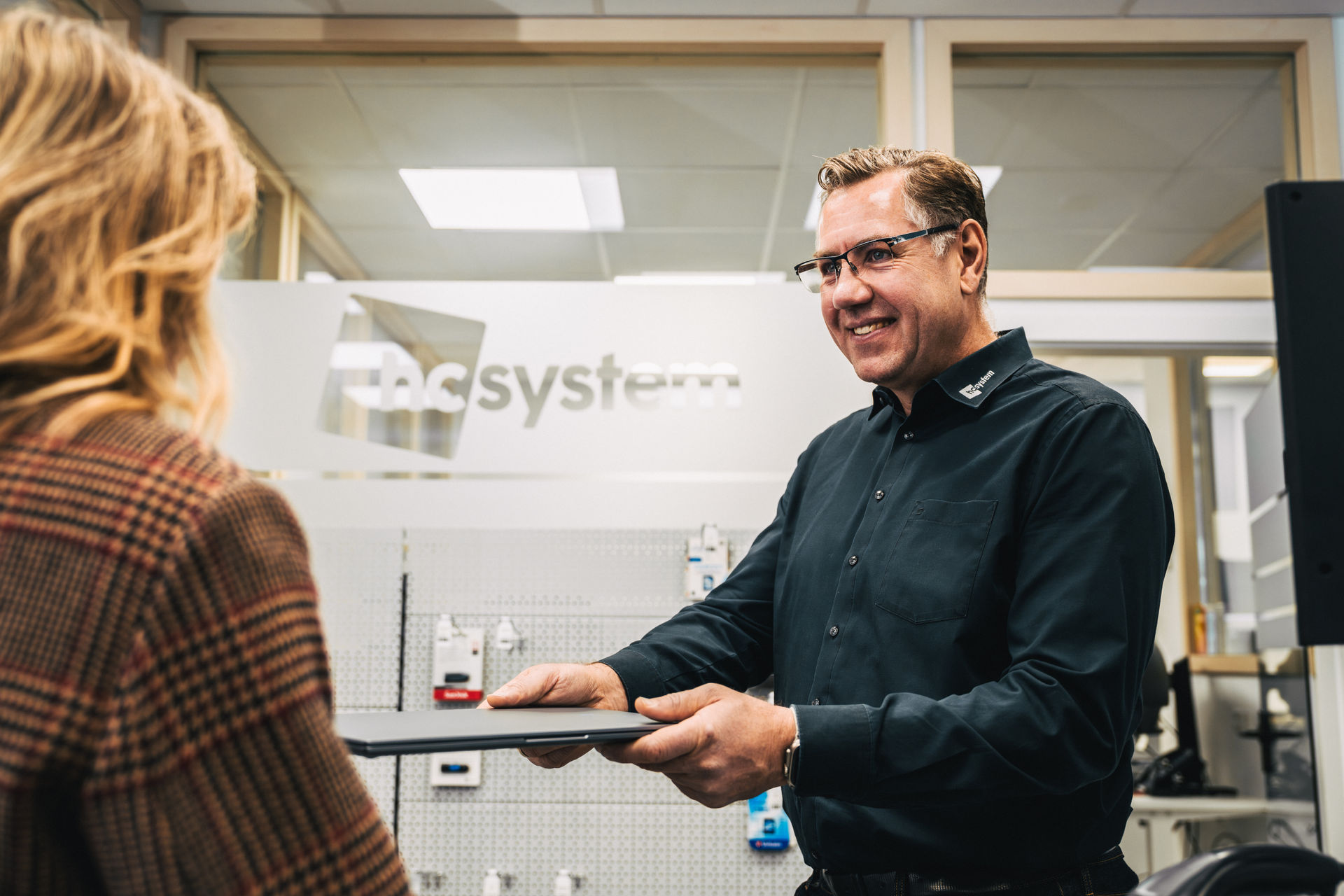 IT-Hardware, Komponenten und Arbeitsmittel für Unternehmen bei hcsystem.